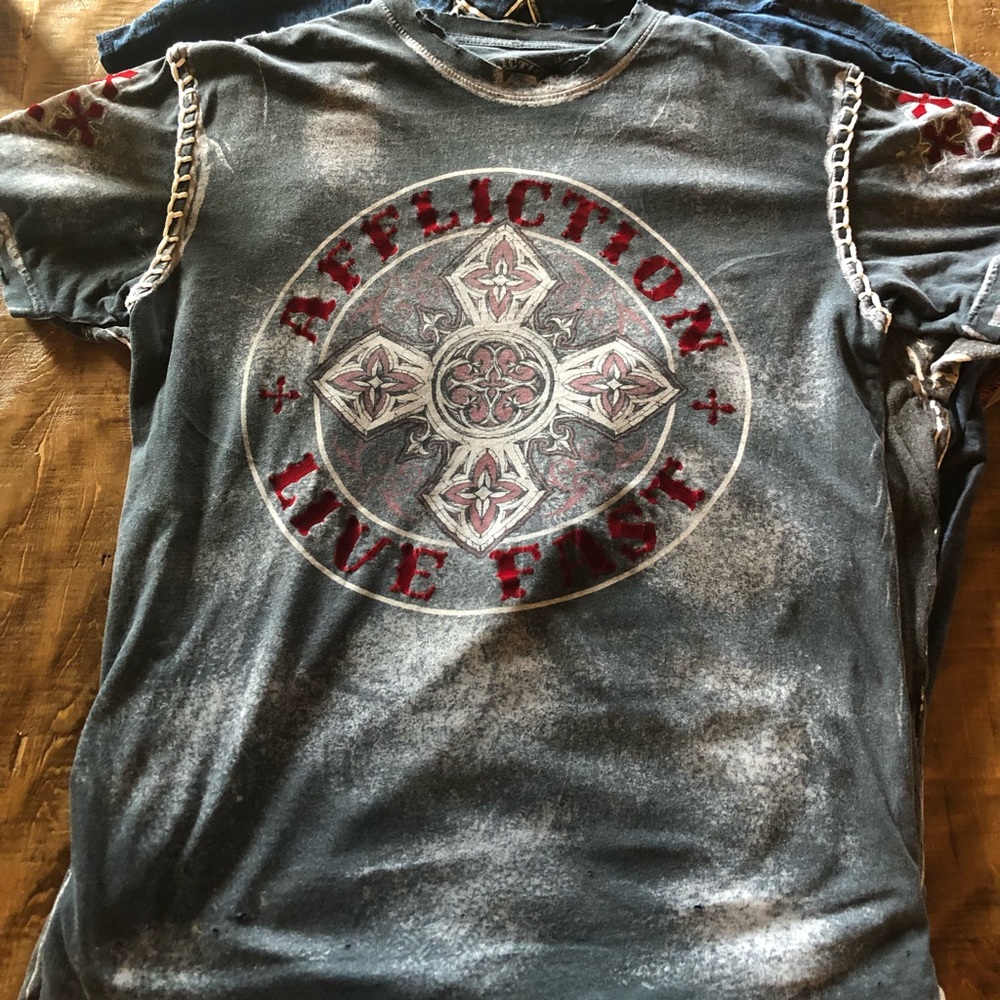 Men’s affliction shirt